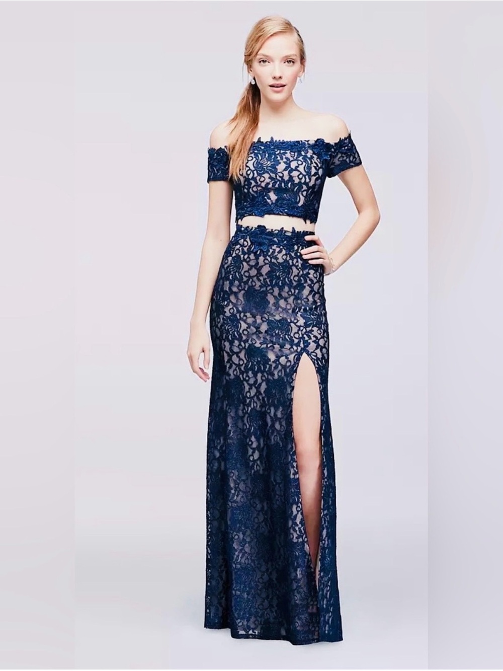Knitted flowers around the Navy Floral Off-Shoulder Crop with skirt dress
size 1